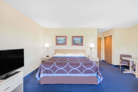Studio Suite, 1 King Bed, Non Smoking | In-room safe, iron/ironing board, free WiFi, bed sheets