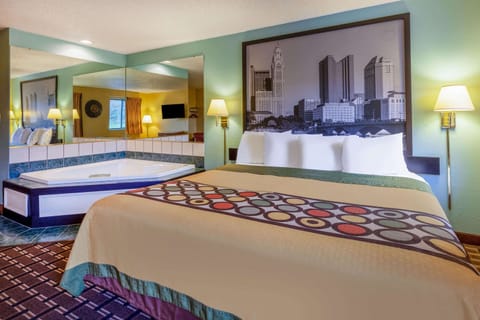 Studio Suite, 1 King Bed, Non Smoking, Jetted Tub | In-room safe, desk, laptop workspace, blackout drapes