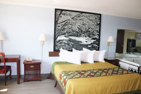 Desk, laptop workspace, iron/ironing board, free WiFi