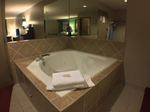 Jetted tub