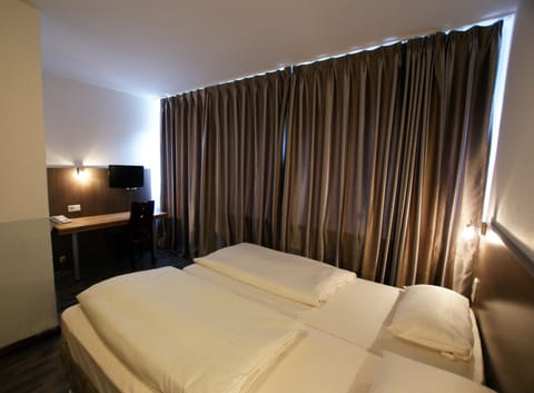Double or Twin Room | In-room safe, desk, rollaway beds, free WiFi