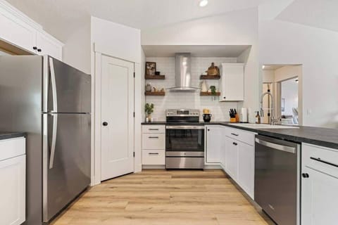 This kitchen meets all your needs