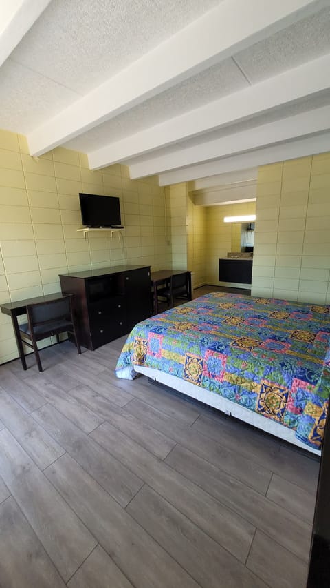 Basic Single Room | Blackout drapes, free WiFi, bed sheets