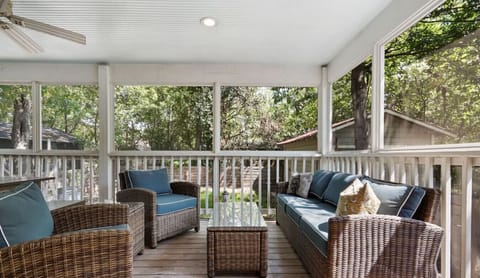 Screened outdoor living area with plenty of seating