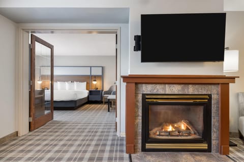Superior Suite, 1 King Bed, Non Smoking | Desk, laptop workspace, blackout drapes, iron/ironing board