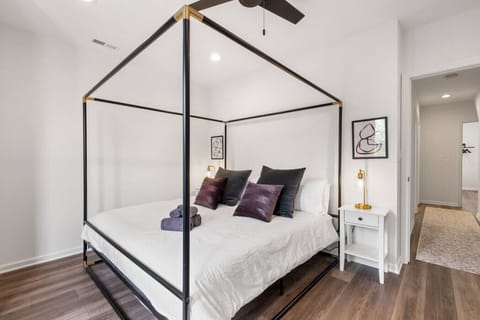 2rd floor king bedroom.