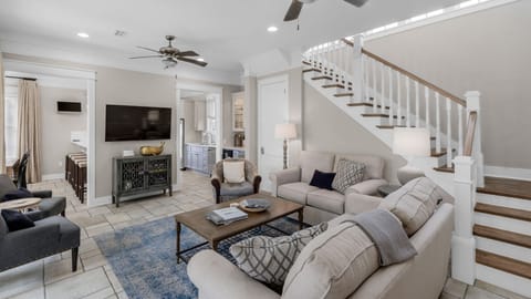 Walking on Sunshine Main Living Area