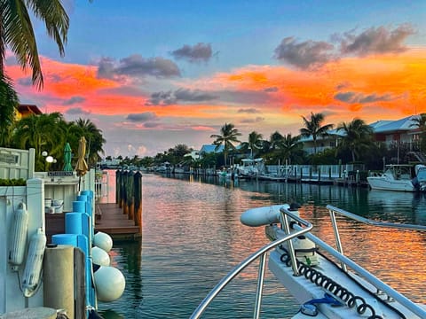 Beautiful~ Deep~ Lively Canals in Key Colony Beach