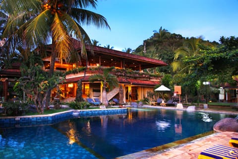 Outdoor pool, sun loungers