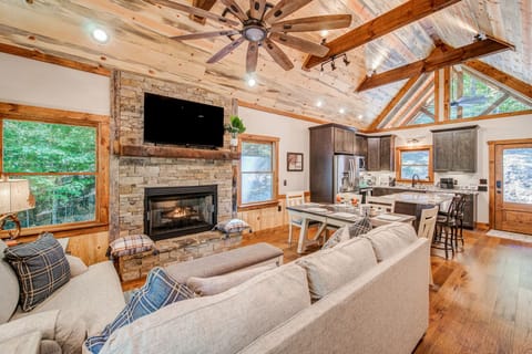 Open concept family room perfect for a family meal or movie night w/ gas fireplace