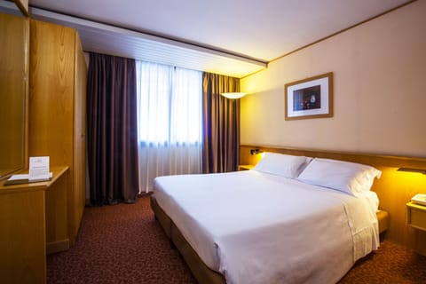 Down comforters, minibar, in-room safe, desk