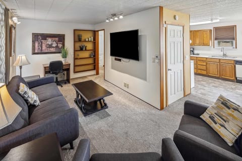 Family House, 3 Bedrooms | Living area | 40-inch TV with cable channels