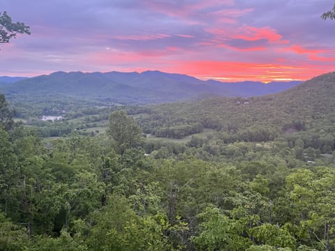 A beautiful sunrise on The Nest at Eagles View!