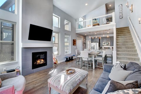 Living Area with HD TV and Gas Fireplace