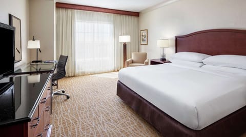 Premium bedding, in-room safe, desk, laptop workspace