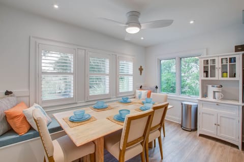 749 Spinnaker, Dining, 1