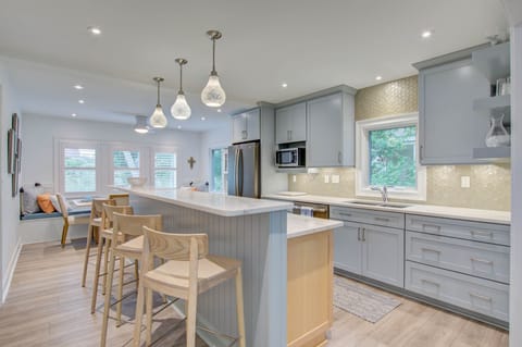 749 Spinnaker, Kitichen, 1