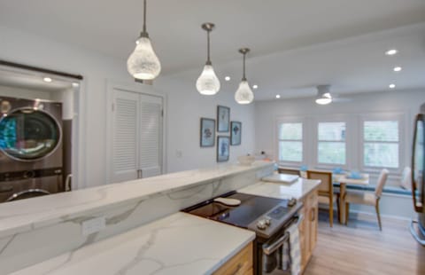 749 Spinnaker, Kitichen, 2