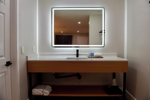 Room, 1 King Bed | Bathroom | Combined shower/tub, deep soaking tub, free toiletries, towels