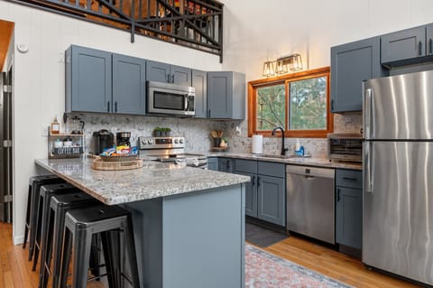 Granite Kitchen Island/Extra Seating