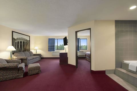 Deluxe Studio Suite, 1 King Bed, Non Smoking | In-room safe, desk, blackout drapes, free cribs/infant beds