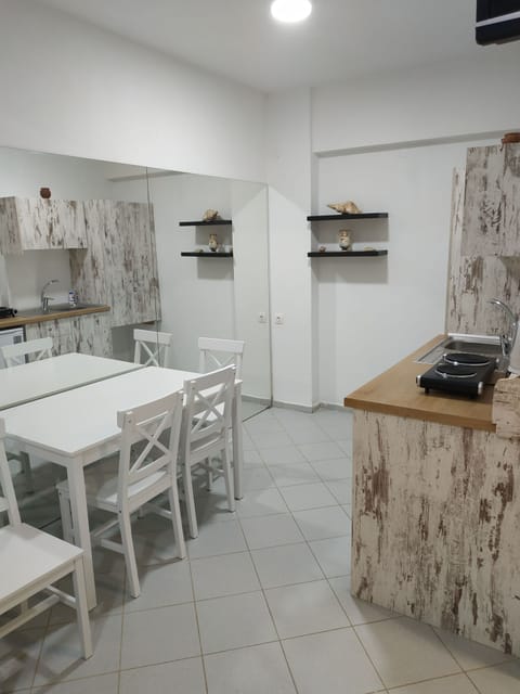 Studio, 1 Bedroom, Patio | Living area