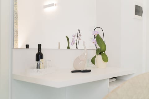 Superior Triple Room | Minibar, desk, cribs/infant beds, free WiFi