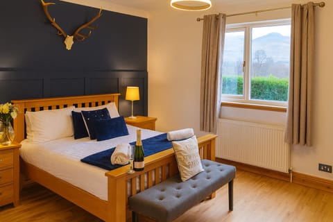 Basic House | 4 bedrooms, premium bedding, free WiFi, bed sheets