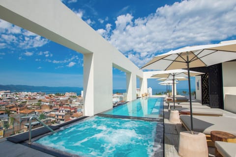 Stylish 2-bedroom in downtown PV