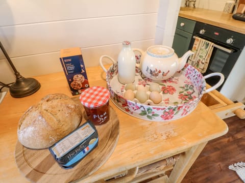 Fridge, electric kettle, toaster, cookware/dishes/utensils