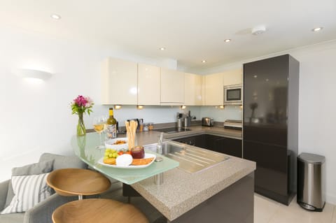 Cottage | Private kitchen | Fridge, dishwasher, electric kettle, toaster