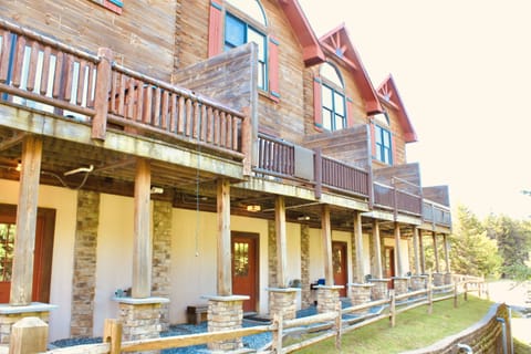 Nanook's Loggers Run - Private Balcony