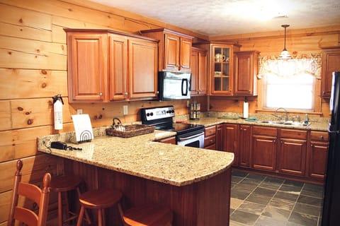 Nanook's Loggers Run - Kitchen