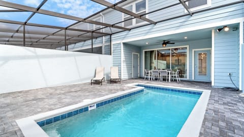 Beautiful 5 bed 4 bath townhome located in Windsor Island