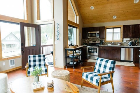 Open floorplan with vaulted ceilings.