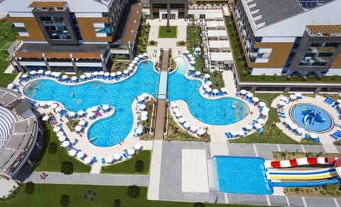 Seasonal outdoor pool, sun loungers