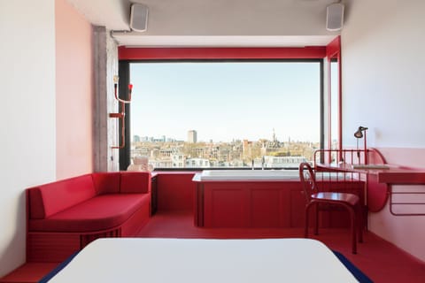 Deluxe Double Room with Bath | Living area