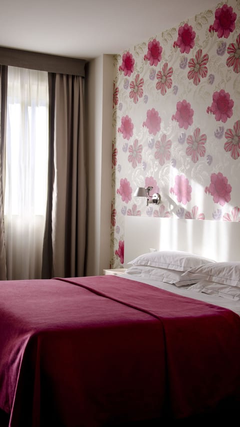 Down comforters, in-room safe, individually decorated, desk