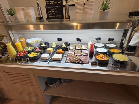 Daily buffet breakfast for a fee