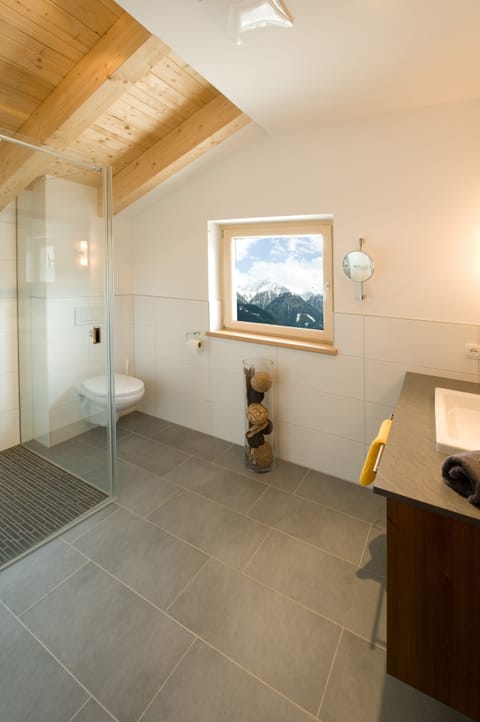 Apartment, 3 Bedrooms, Balcony, Mountain View ( App 9) | Bathroom | Shower, hair dryer, heated floors, towels