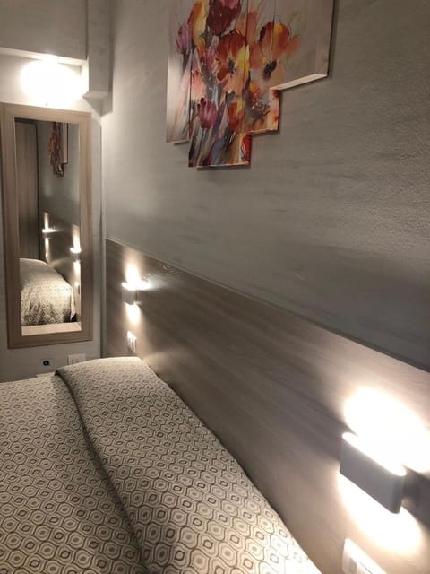 In-room safe, desk, free WiFi