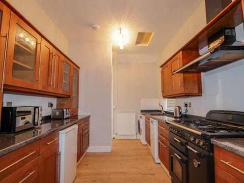 Dishwasher, cookware/dishes/utensils