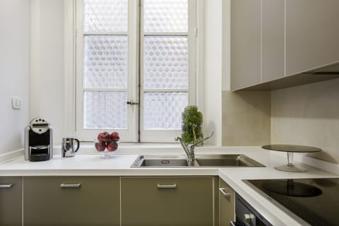 Presidential Suite | Private kitchen | Stovetop, espresso maker, electric kettle, toaster