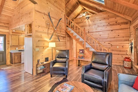 Pine Top Vacation Rental | 2BR | 1.5BA | 1,311 Sq Ft | Steps Required