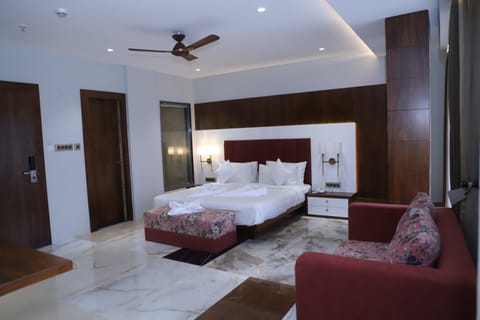Royal Studio Suite | Free WiFi, bed sheets