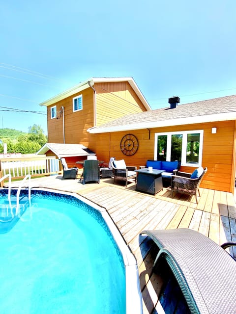 Lakehouse w stunning views of the lake and a swimming pool ‼️
