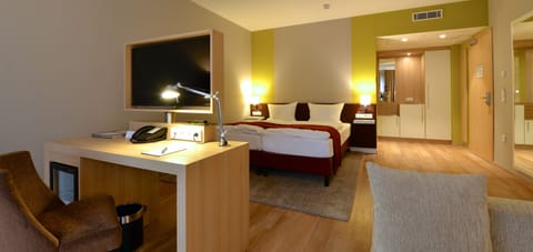 Deluxe Double Room | Premium bedding, minibar, in-room safe, individually decorated