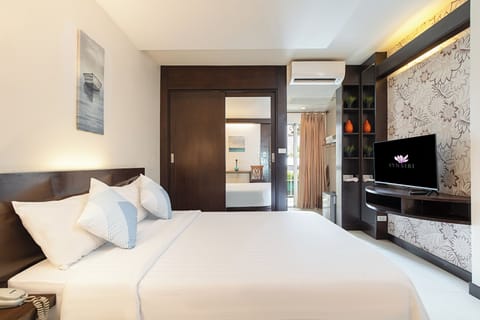 Deluxe Room | Blackout drapes, free WiFi, bed sheets