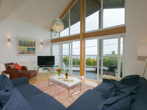 Cottage | Living area | Video-game console, DVD player