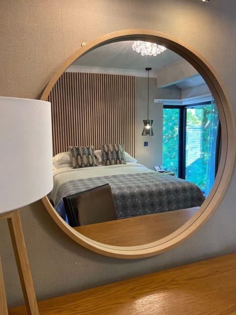 Family Room (Superior Lodge) | Desk, iron/ironing board, free WiFi, bed sheets